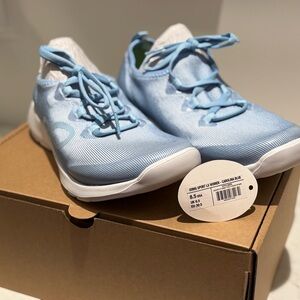 ** Never Worn!! ** Size 8.5 Women’s OOFOS OOmg Sport LS - Carolina Blue